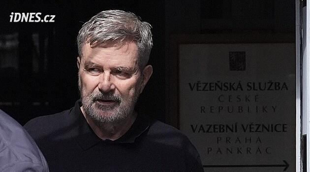 Policie vrátí Janstovi zajištěných 400 tisíc. Nepodařilo se dokázat, že pocházejí z trestné činnosti