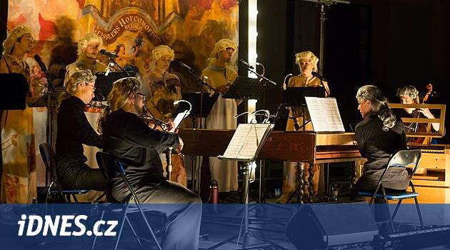 Kuks birçok türün tiyatro ve müziğine hakim