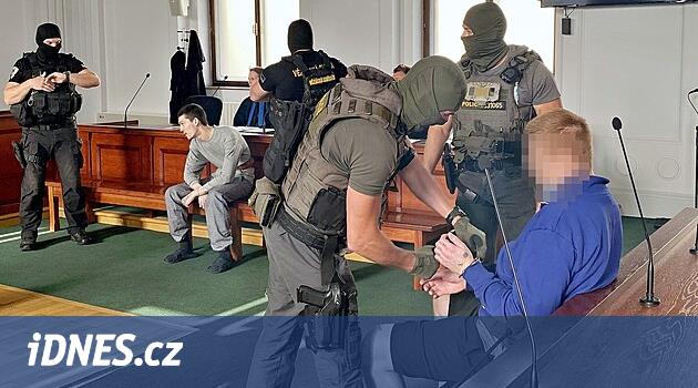 Horní Slavkov'daki mahkumlar gardiyanları öldürmek, sonra hücreye ateş etmek istediler