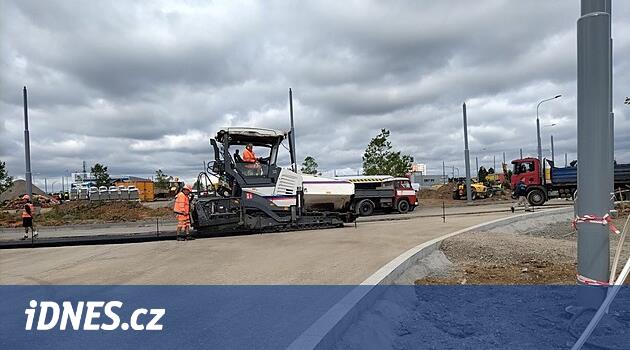 Tatiller bitiyor, ancak Pilsen ve Karlovy değişen bölgelerindeki kapanışlar