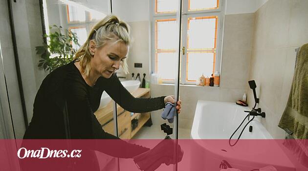 Neuklízejte před příchodem paní na úklid. Nepořádek je součástí její práce