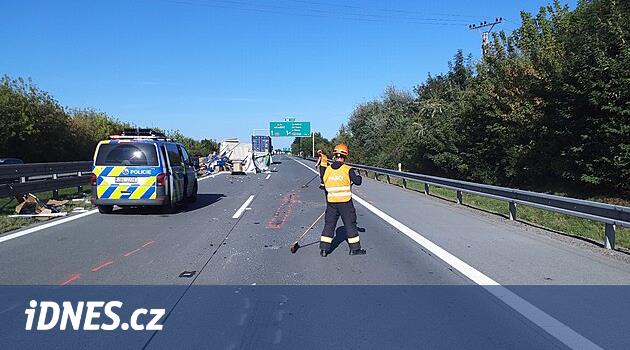 Vyškov yakınlarındaki D1 D1 D1 D1: Kargo yola döküldü