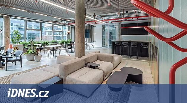 Kanceláře, kde se lidé cítí lépe než doma. To byla představa architektů
