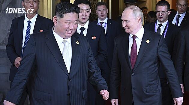 Drahý soudruhu. Kim blahopřál Putinovi k narozeninám, válku na Ukrajině označil za svatou