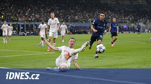 Odjíždíme se vztyčenou hlavou, říká obránce Vlček. Chválil fanoušky Slavie