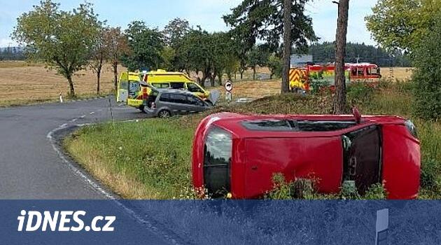 Pelhřimov'dan bir polis memuru ciddi bir trafik kazasına yardım etti, disiplin ödülü aldı
