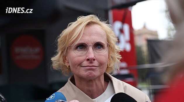 Pavel není můj prezident, prohlásila Konečná na protestu. Kritizovala i vládu