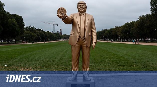 Trump s bitcoinem po severokorejsku. Před Kapitolem vztyčili jeho zlatou sochu