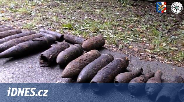 Při úklidu zahrady v Olomouci lidé našli 750 kg munice. Policisté část odpálili