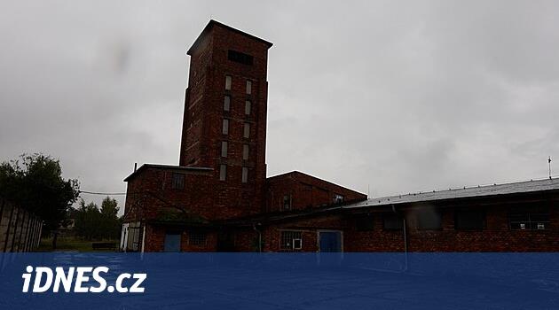 Ulusal Miras Enstitüsü, Ostrov'da kırmızı ölüm kulesini devraldı