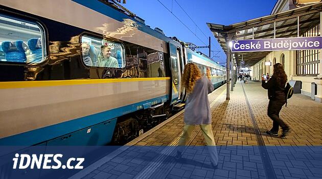 Pendolino tren, Budějovice'den Prag'a iki yüzle ıslık çalıyor