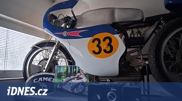 Staš'in ünlü motosikleti Strakonice'deki Orta Potaví Müzesi'ne gidiyor