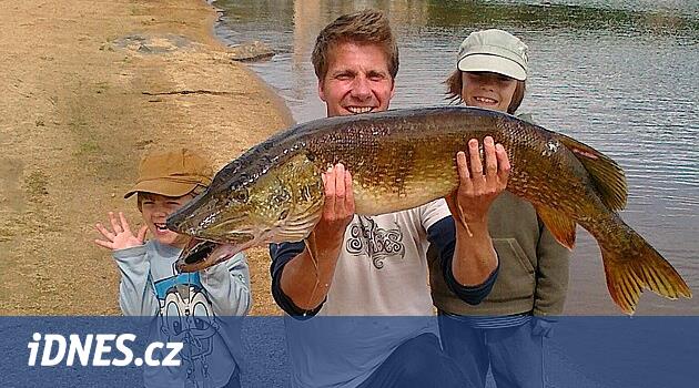 Chytil monstrum z Lipna. Bez podběráku dostal štiku 112 cm a 12 kg