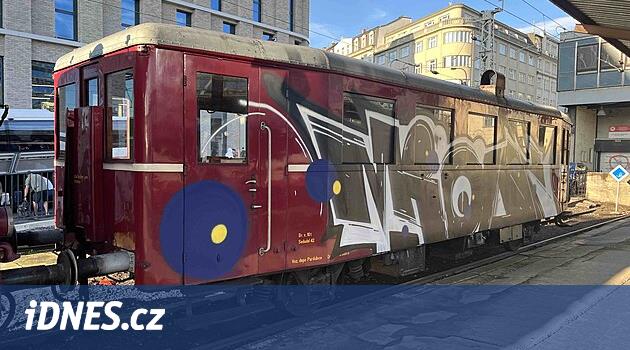 Hurvínek, püskürtücüleri değiştiriyordu, nesli tükenmekte olan eylemler değil