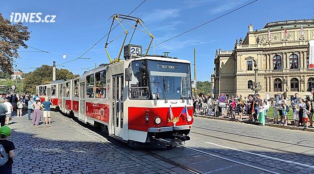 "Kachny" jsou i po 40 letech jediné obousměrné tramvaje v Praze