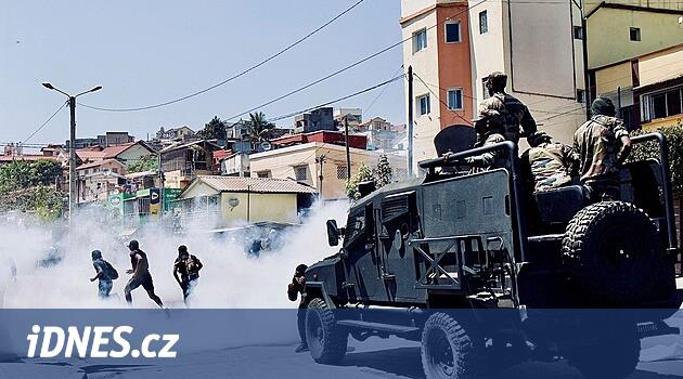Madagaskar'da protestolar patladı, polis göz yaşartıcı gaz kullandı