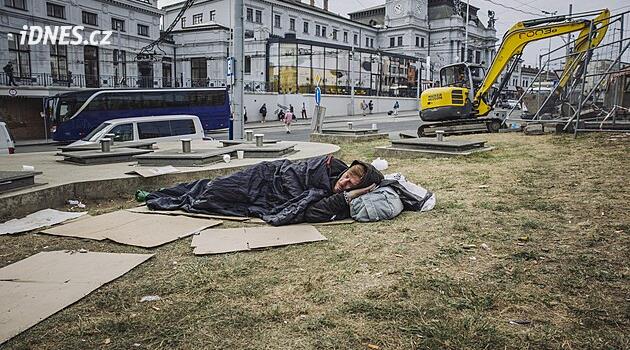 Brno'daki tren istasyonunda güvenlik: evsizlerin iyileştirilmesi ve yer değiştirmesi
