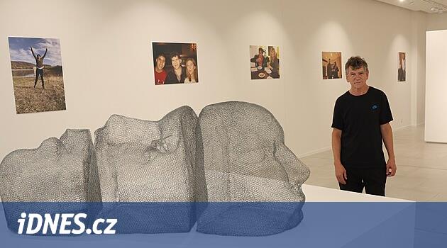 Freud'un Příbor'un büyük mezhebi sevdi. Sanatçı büstü ve sergiyi hatırlatıyor