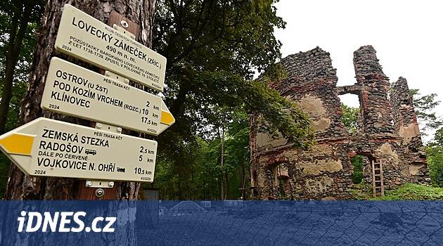 Karlovy değişen bölgesinde Mořičov'da av konağının gövdesinin yeniden yapılandırılması devam ediyor