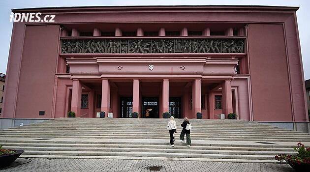 Sokolov'daki madencilik evi orijinal yüzü geri döndürüyor