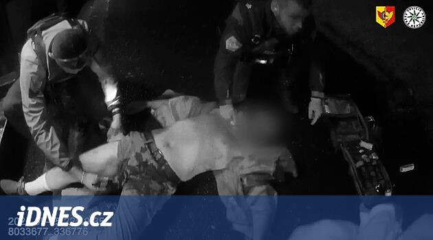 Pobodání cestujících v autobuse: pachatel je ve vazbě, klíčová svědkyně stále chybí