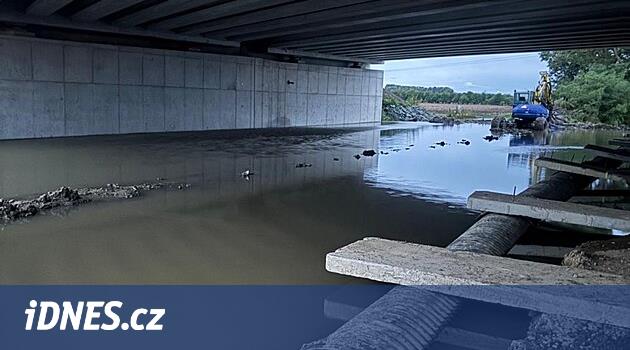 Son Bölüm D1'in tamamlanmasında sabotaj, birisi akışın drenajını yok eder