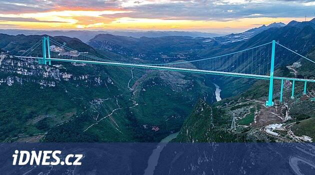 Çin dünyanın en yüksek köprüsünü açtı