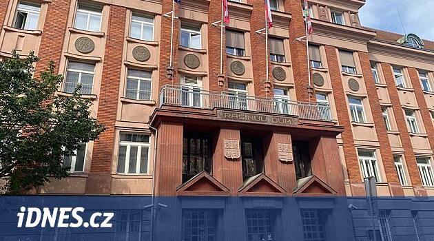 NCOZ'un Pilsen Valilik Ofisi'ne müdahalesi