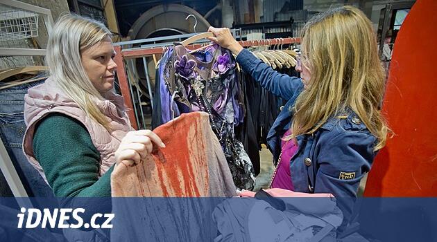 Pilsen Tiyatrosu birkaç kron için kostüm satıyor, depolar sürümleri