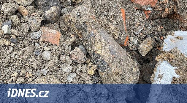 Polis manevraları kazıda bulma nedeniyle, hava bombası değildi