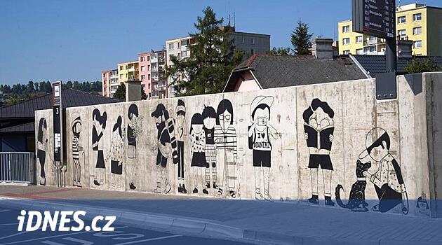 Bruntál'ın duvar resmi var. Açık hava resimleri bir durak ve şehir merkezi ile dekore edilmiştir