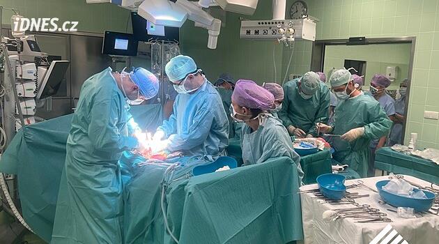 Brno'daki nakil merkezindeki doktorlar donörün altı organını çıkardı