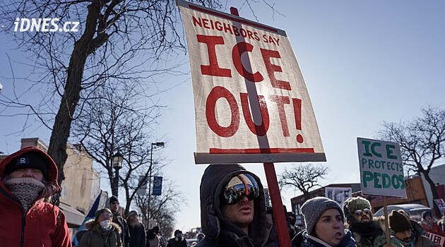 ICE znovu v akci. Imigrační agent postřelil muže, který vezl v autě malé dítě