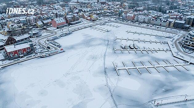 Vzácná podívaná. V Německu zamrzlo největší jezero, jméno má po Slovanech