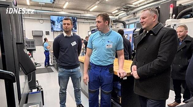 Ledeč öğrencilerinin modern bir fabrikadaki gibi atölye çalışmaları var