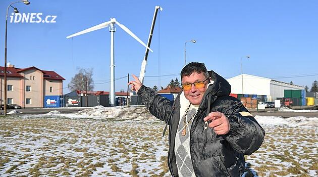 Nelegální, musí pryč. Úřad nařídil odstranit větrnou elektrárnu poblíž domů