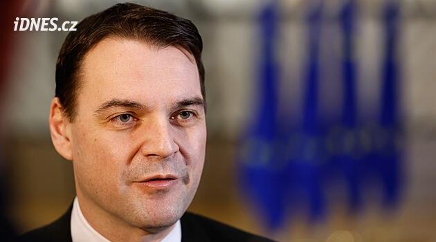 Macinka v Mnichově vystoupí po boku Clintonové, setká se s čínským ministrem