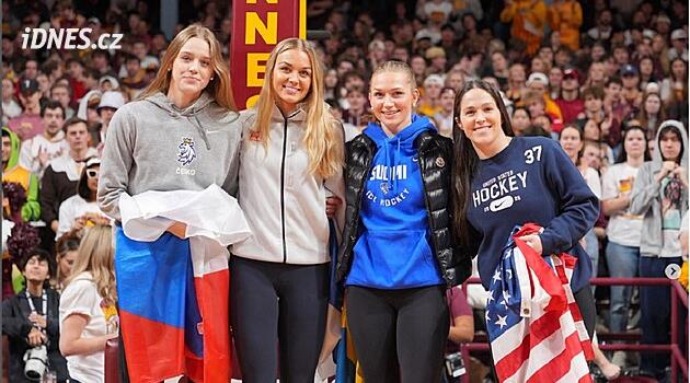 Olimpiyat sporcuları ABD'deki üniversitelere eşlik ediyor, ayrıca Çek kadın hokey oyuncuları da var