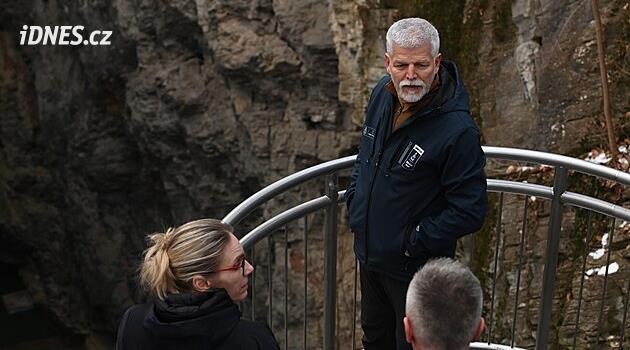 Prezident nad propastí. Pavel si vyšlápl do Hranic, láká k výletu na Olomoucko