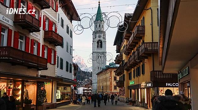 Retro atmosféra se snobskou klientelou. Tak skutečně vypadá Cortina d’Ampezzo