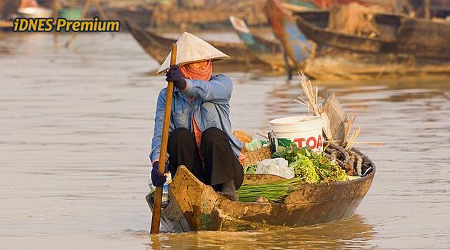 Děti nesmějí domů, dokud vše neprodají. Máma jen čeká. Čech o životě v Kambodži