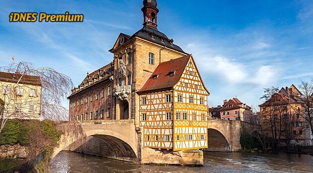 Biskup nechtěl měšťanům dopřát radnici, postavili ji na řece. Co vidět v městě piva