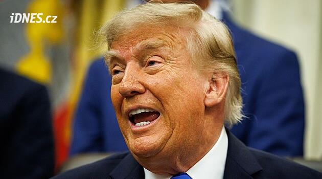 Trump odhalil tajemství své legendární oranžové tváře. Přiznal, že se líčí sám