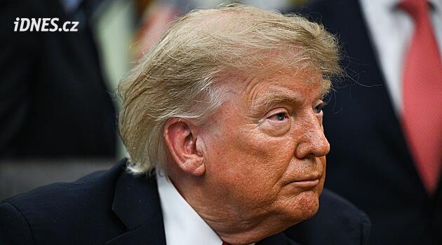 Trump uvedl, že se Ukrajina má dohodnout s Ruskem na ukončení války