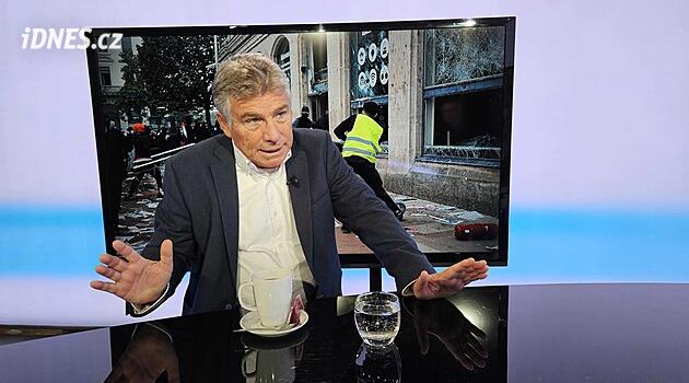 Eichler: Macron je mimo realitu. Před demonstranty by měl utéct z Paříže