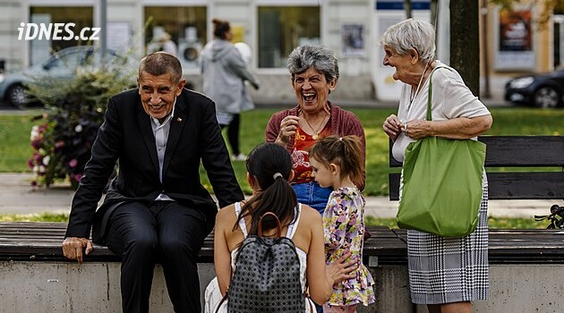 Babišův autogram pro psa, cyklista Kupka i Portlíkova legrácka. Politici lákali voliče