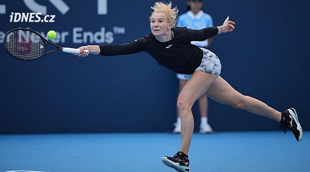Czech Tennis Stars in Action: Menšík Reaches Quarters and Bouzková Makes Masters