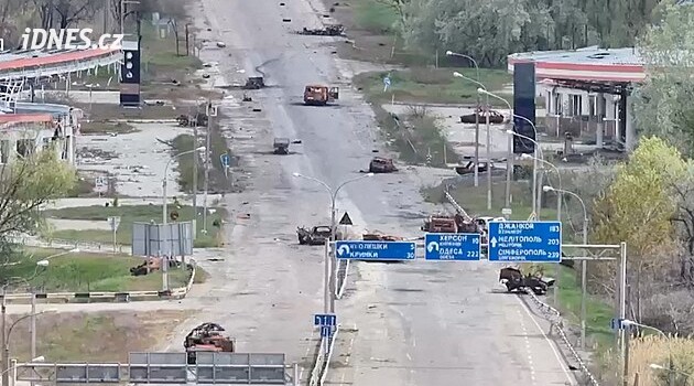 Příměří ve vyhladovělých okupovaných Oleškách platí, Rusko zastavilo palbu