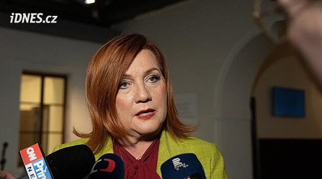 Poslanci mají jednat o návrhu vlády na mimořádnou daň z růstu marží rafinerií