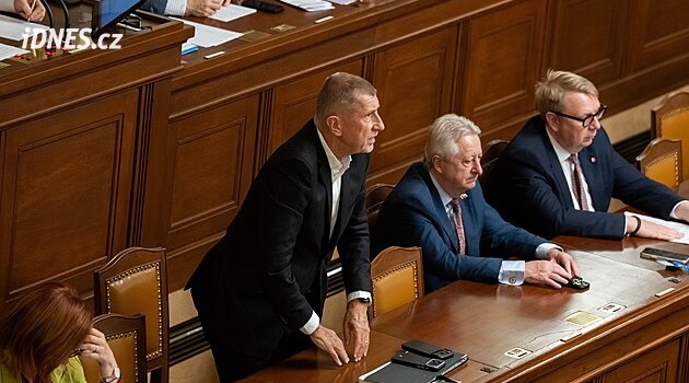 Cesta na Island i vyšetření u lékaře. Opoziční poslanci vysvětlují, proč chyběli u hlasování o nedůvěře